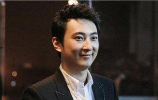 娱乐圈吃瓜背景图女男主,瓜田里的爱情纠葛